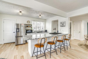 Serene South Haven Retreat with Deck 1 Mi to Dtwn!